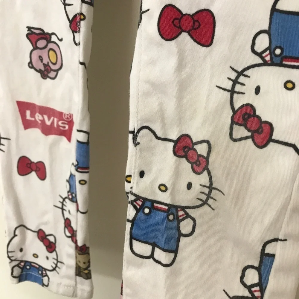 3/$15 Levi’s hello kitty Sanrio kids white pull on Jeggings 4T